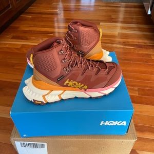 HOKA Hiking Boots—Size 6 Women—New in Box